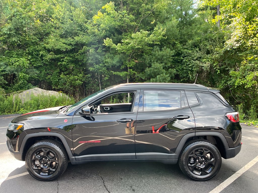 Used 2023 Jeep Compass Trailhawk w/ Trailhawk Convenience Group AWD/4WD image 2
