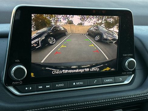 Used 2023 Nissan Rogue S image 22