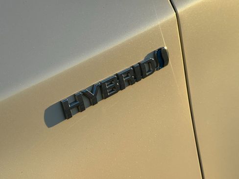 Used 2015 Toyota Prius Five image 16