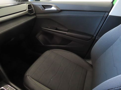 New 2026 Volkswagen Taos SE FWD image 20