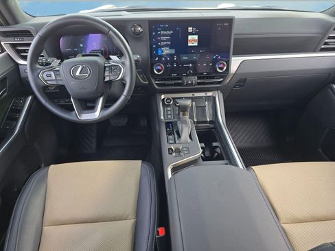 Used 2025 Lexus GX 550 image 14