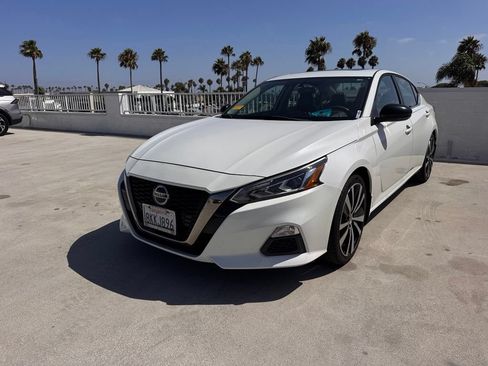 Used 2019 Nissan Altima 2.5 SR w/ SR Premium Package FWD image 3