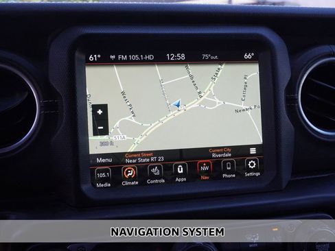 Used 2022 Jeep Wrangler Unlimited Sahara w/ Cold Weather Group AWD/4WD image 3
