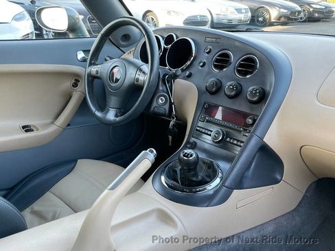 Used 2006 Pontiac Solstice Convertible w/ Premium Package RWD image 15