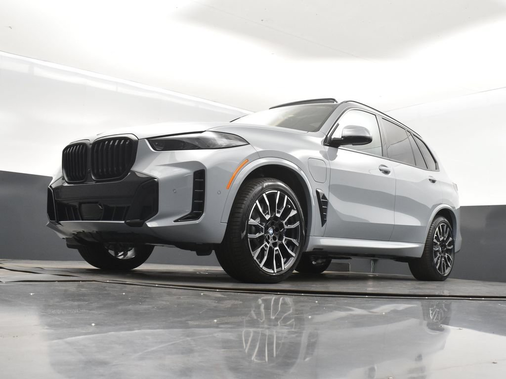 Used 2026 BMW X5 xDrive50e w/ M Sport Package AWD/4WD image 38