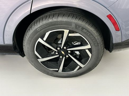 Used 2025 Chevrolet Equinox EV LT w/ Convenience Package image 11