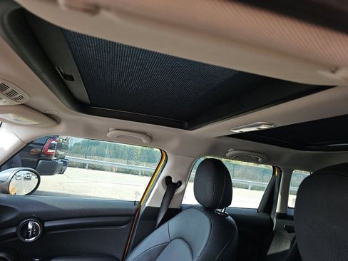 Used 2017 MINI Cooper 4-Door Hardtop image 17