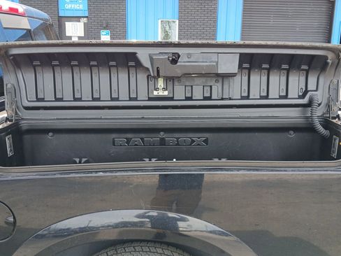 Used 2014 RAM 1500 Laramie w/ Convenience Group image 4