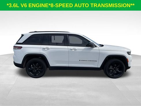 Used 2023 Jeep Grand Cherokee Altitude AWD/4WD image 5