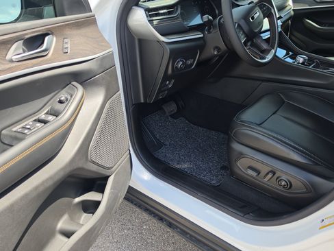 New 2026 Jeep Grand Cherokee L Limited AWD/4WD image 11