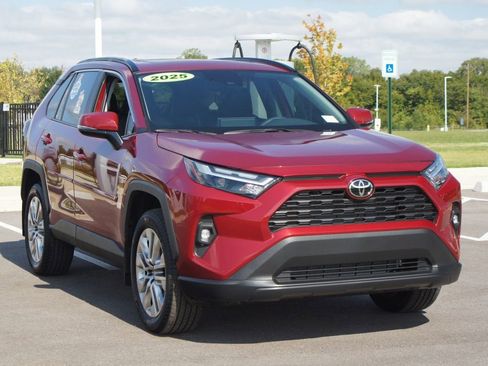 Used 2025 Toyota RAV4 XLE Premium image 2