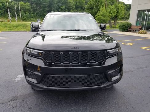 Certified 2022 Jeep Grand Cherokee Altitude image 2