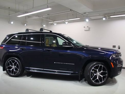 Used 2024 Jeep Grand Cherokee Summit AWD/4WD image 11