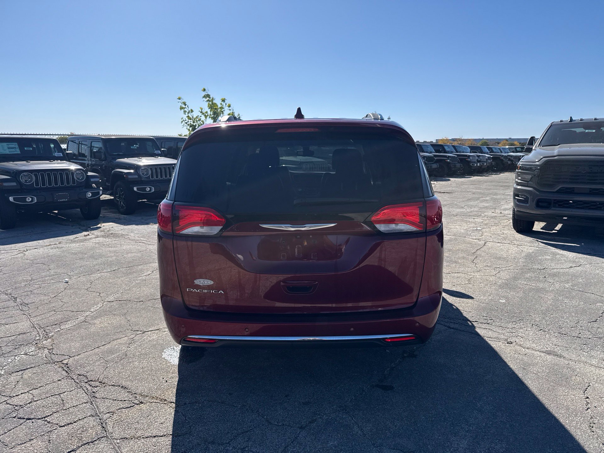 Used 2017 Chrysler Pacifica Touring-L Plus FWD image 6