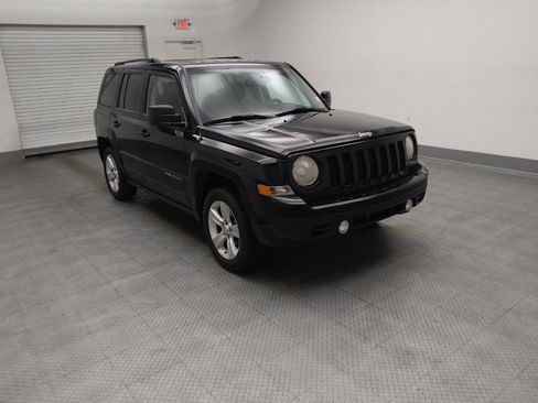 Used 2014 Jeep Patriot Latitude AWD/4WD image 13