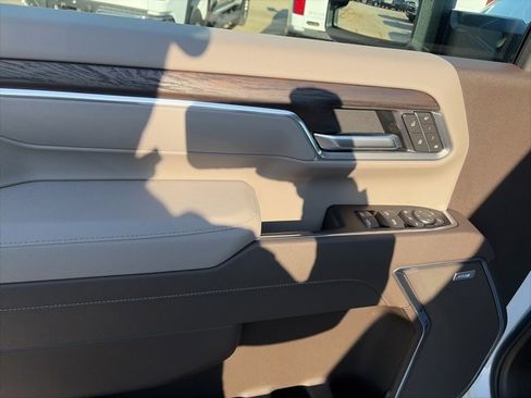 New 2026 GMC Sierra 2500 SLT w/ SLT Premium Package image 17