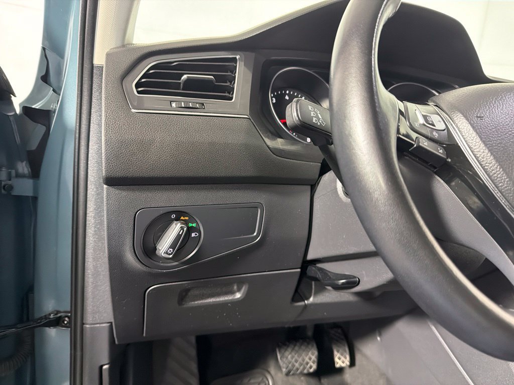 Used 2019 Volkswagen Tiguan SE w/ Panoramic Sunroof Package AWD/4WD image 13