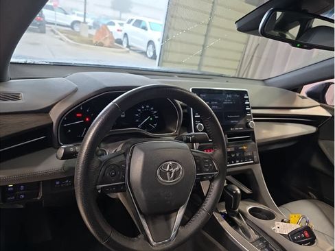 Used 2021 Toyota Avalon XLE image 19
