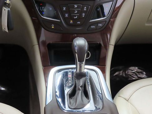 Used 2016 Buick Regal image 11