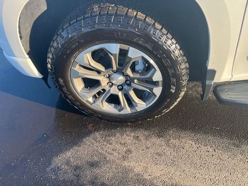 Used 2024 Chevrolet Silverado 1500 High Country w/ Technology Package image 32