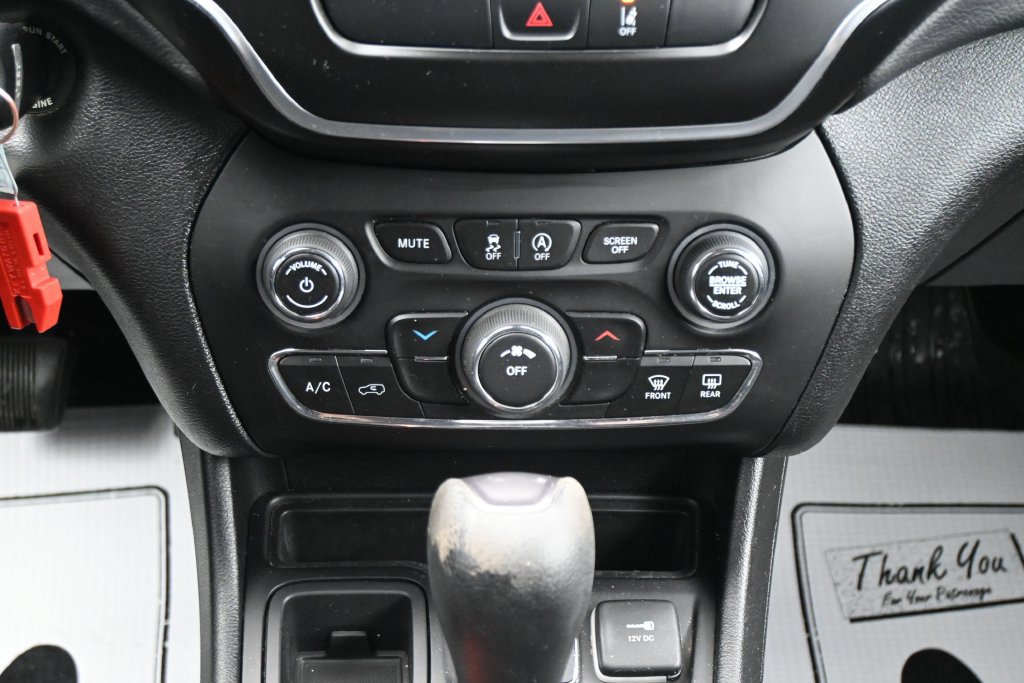 Used 2021 Jeep Cherokee Latitude FWD image 22