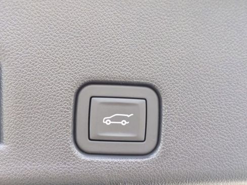 Used 2025 GMC Acadia Elevation FWD image 34