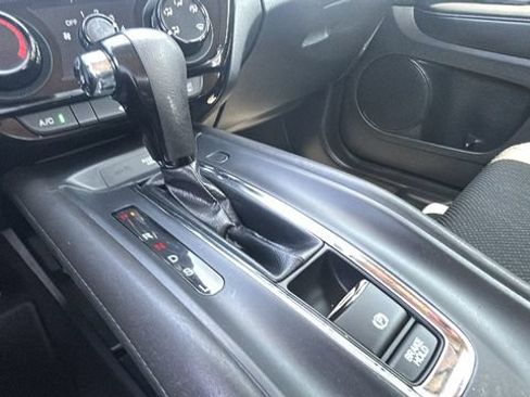 Used 2018 Honda HR-V LX image 32