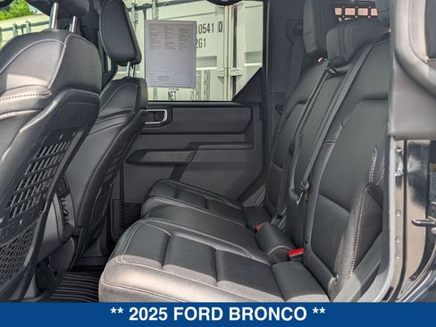 Used 2025 Ford Bronco Badlands AWD/4WD image 46