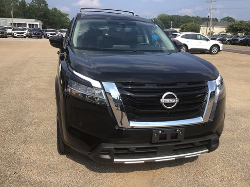 Used 2024 Nissan Pathfinder SL FWD image 7