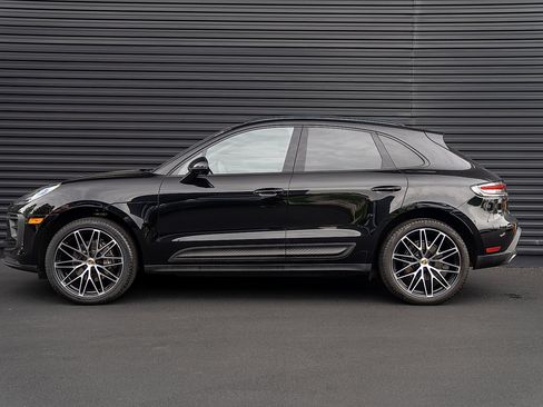 Certified 2023 Porsche Macan AWD/4WD image 2