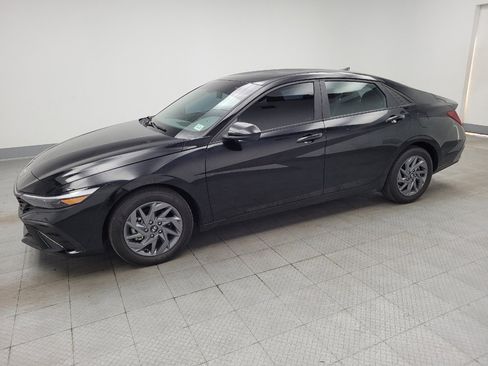 Used 2024 Hyundai Elantra SEL FWD image 2