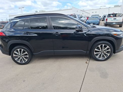 Used 2023 Toyota Corolla Cross XLE FWD image 7