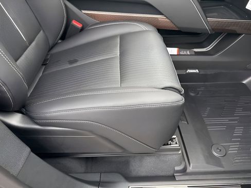 New 2026 Cadillac Vistiq Sport w/ LPO, Floor Liner Package image 13