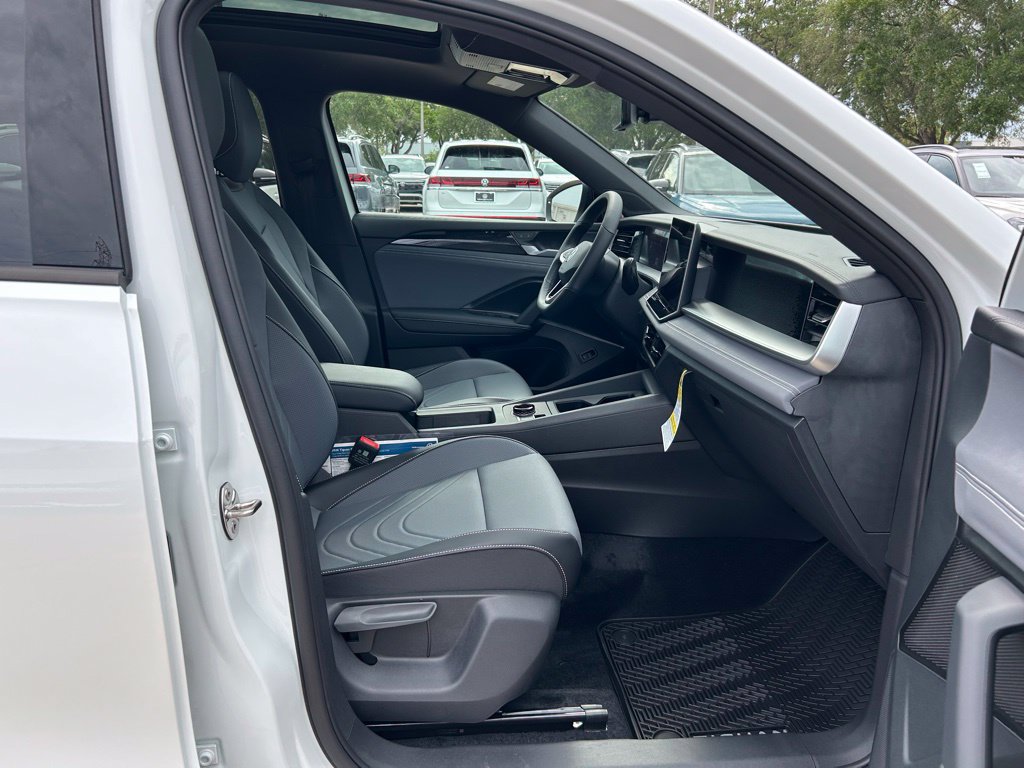 New 2026 Volkswagen Tiguan SE R-Line FWD image 41