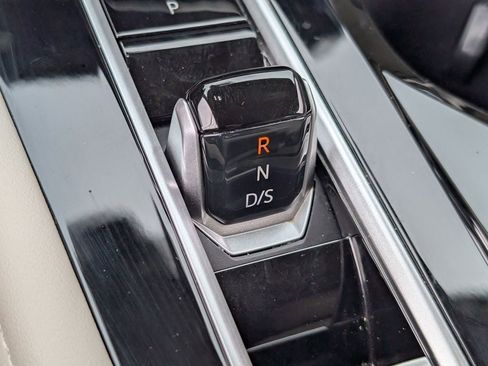 Used 2024 Volkswagen Atlas SE FWD image 20