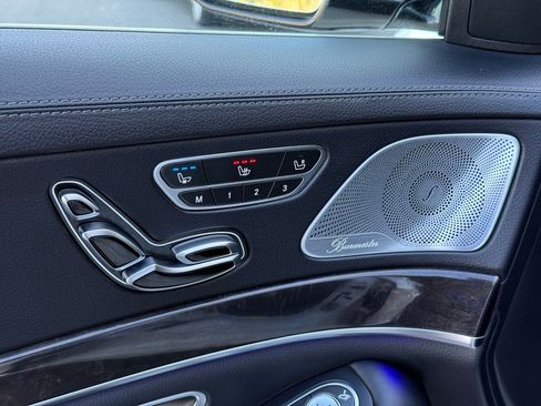 Used 2019 Mercedes-Benz S 560 Sedan image 4