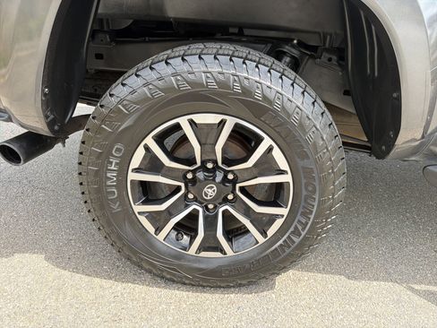 Used 2022 Toyota Tacoma TRD Sport image 17