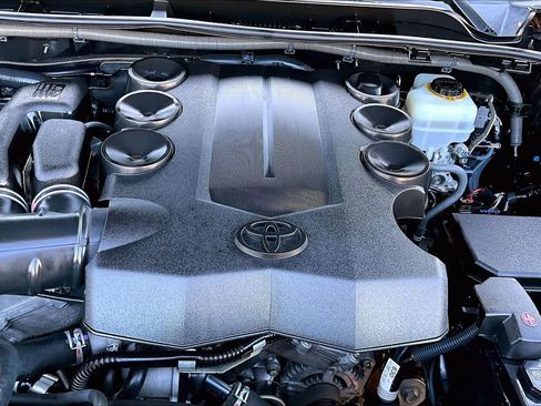 Used 2016 Toyota 4Runner SR5 Premium AWD/4WD image 32