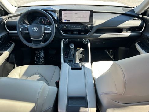 Certified 2024 Toyota Grand Highlander AWD image 23