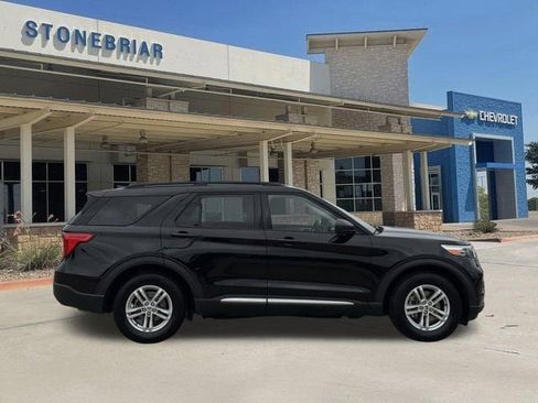 Used 2022 Ford Explorer XLT w/ Equipment Group 202A image 4