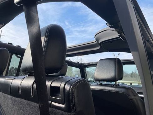 Used 2016 Jeep Wrangler Unlimited Rubicon image 36