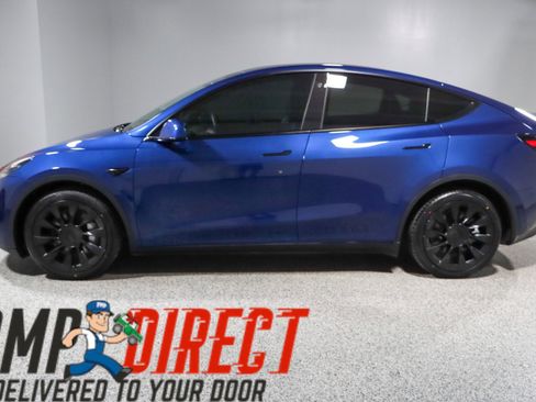 Used 2022 Tesla Model Y Long Range image 10
