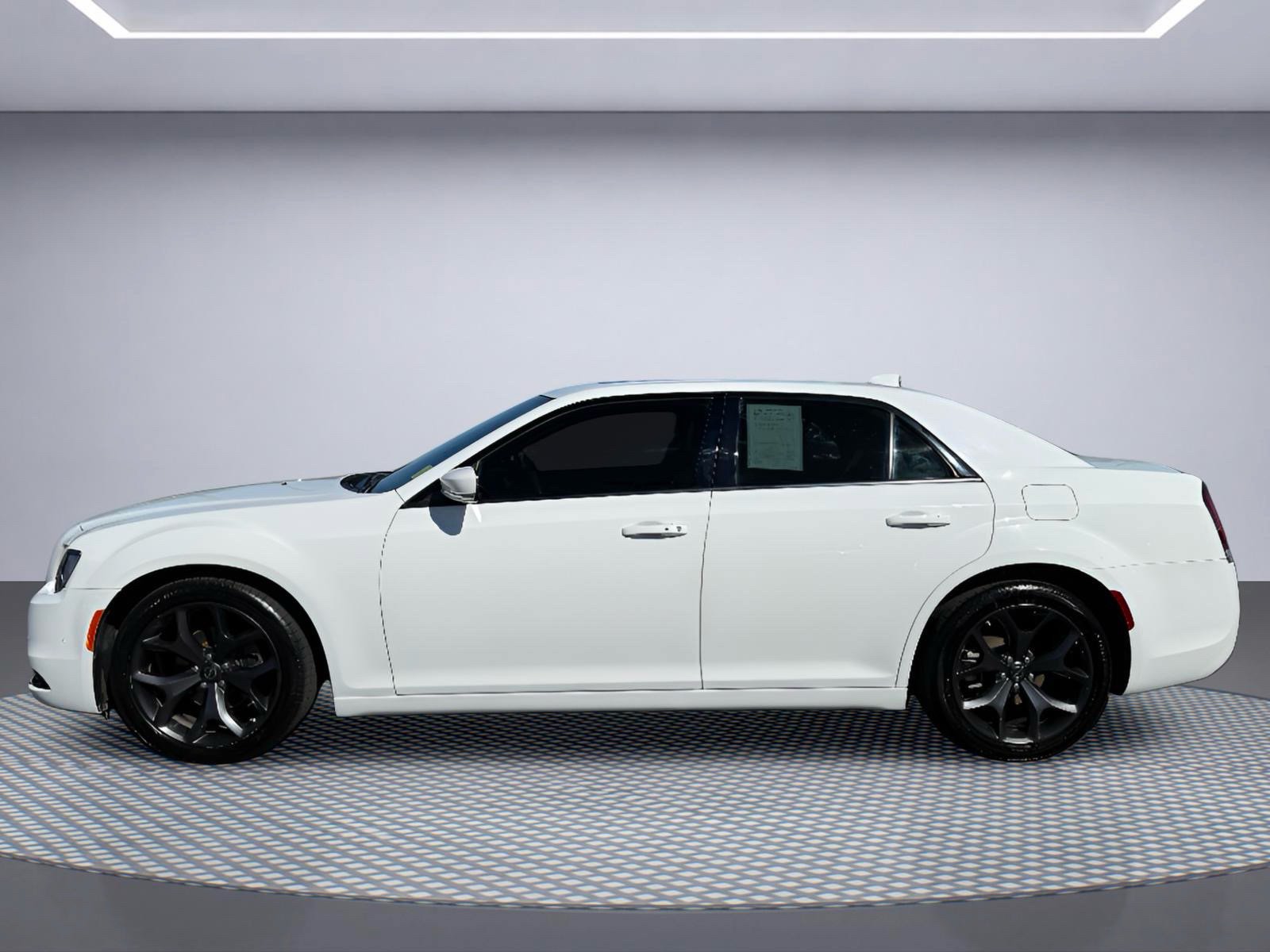 Used 2023 Chrysler 300 S RWD image 3