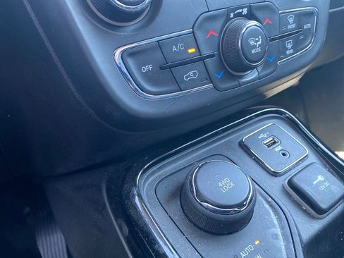 Used 2019 Jeep Compass Limited AWD/4WD image 14