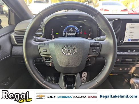 Used 2025 Toyota Camry SE image 12