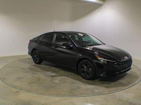 Used 2023 Hyundai Elantra SEL FWD image 7