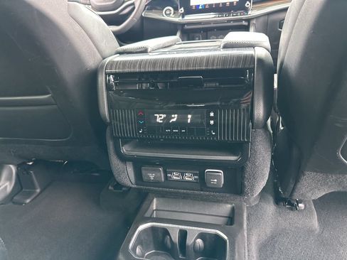 Used 2022 Jeep Wagoneer Series III w/ Flexible Seating Group AWD/4WD image 31