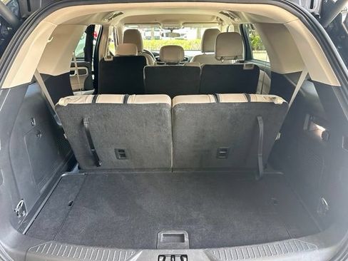 Used 2024 Ford Explorer XLT w/ Equipment Group 202A RWD image 10