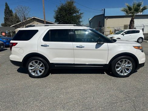 Used 2014 Ford Explorer XLT w/ Equipment Group 202A image 12