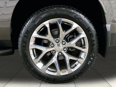 Used 2021 GMC Yukon XL SLT w/ SLT Premium Package AWD/4WD image 9